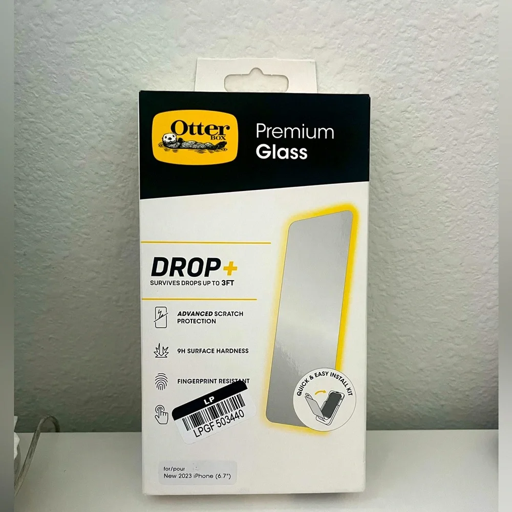 OtterBox Premium Glass Screen Protector for iPhone 6.7”